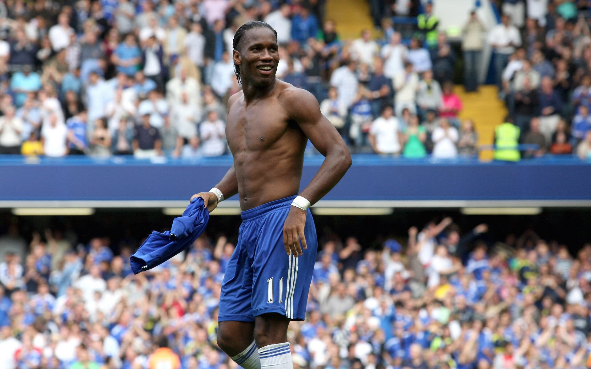 一代神锋亲身指导!范佩西率费耶诺德领跑荷甲,上田绮世11场轰13球